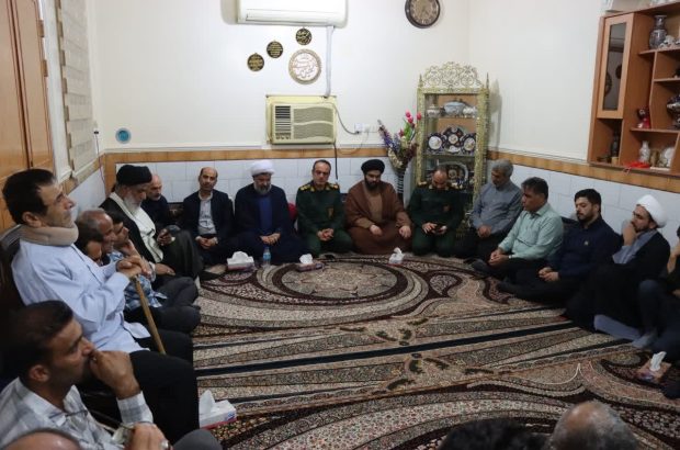 مسئولان شهرستان دشتی با خانواده شهید ایمان قایدی دیدار کردند