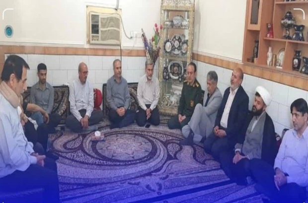 دیدار مسئولان استان با خانواده شهید ایمان قائدی از شهدای حمله روز جمعه رژیم صهیونیستی به تهران