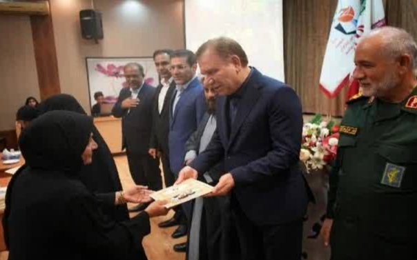 استاندار بوشهر بر گردآوری خاطرات آزادگان انتقال آن به نسل جوان و نوجوان تاکید کرد
