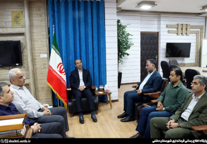 فرماندار دشتی بر لزوم توجه به تکمیل پروژه‌های نیمه‌تمام، تحقق دولت الکترونیک و اجرای برنامه‌های فرهنگی در مرکز شهرستان تأکید کرد.