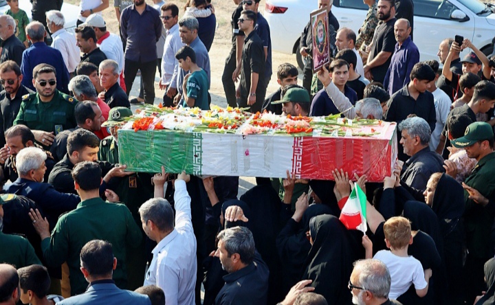 تشییع پیکر شهید گمنام در روستای فقیه حسنان شهرستان دشتی برگزار شد