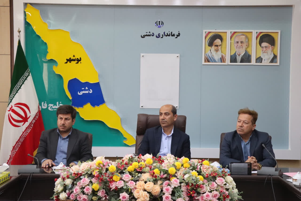 فرماندار دشتی؛ عیدی کارگران به جهت احترام به جامعه کارگری باید پیش از پایان سال پرداخت شود