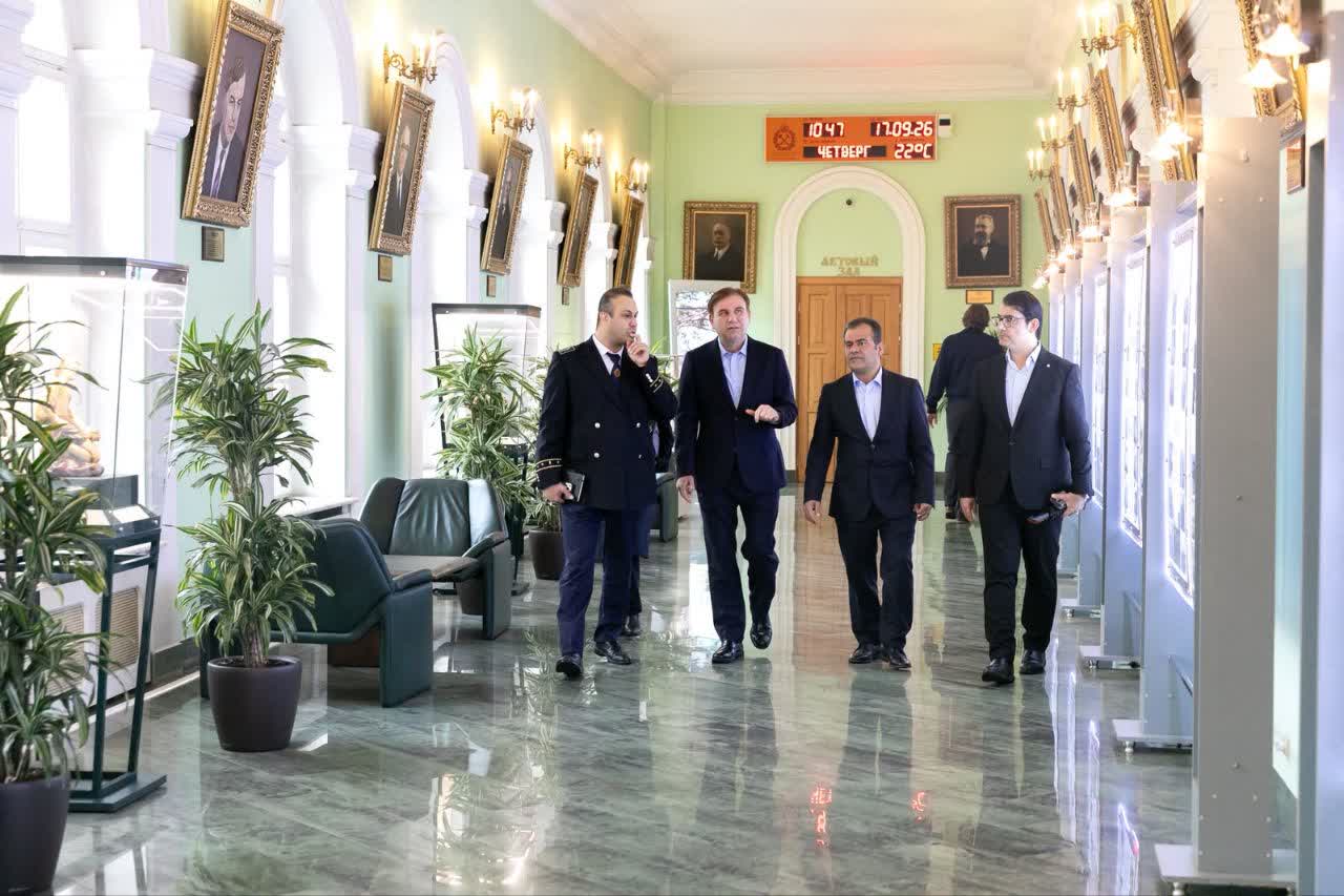 گامی تازه در توسعه همکاری‌های علمی ایران و روسیه؛ بازدید استاندار بوشهر از دانشگاه سن‌پترزبورگ